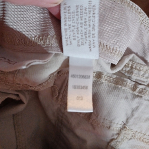 CHICO'S LITE BEIGE CAPRIS,  SIZE 2. - Picture 6 of 8